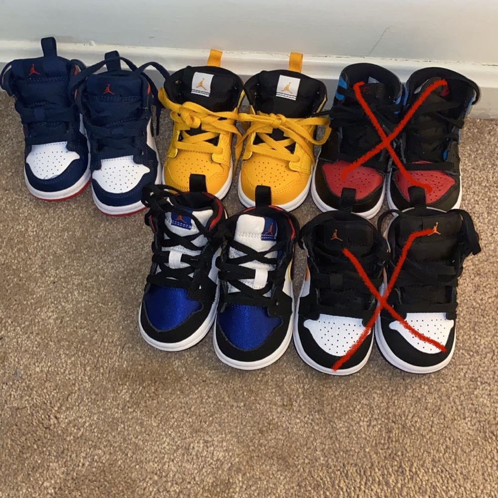3 pairs of Jordan 1s size 4c